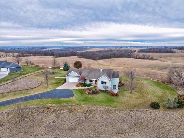 N8894 Blue Vista Lane, New Glarus, WI 53574