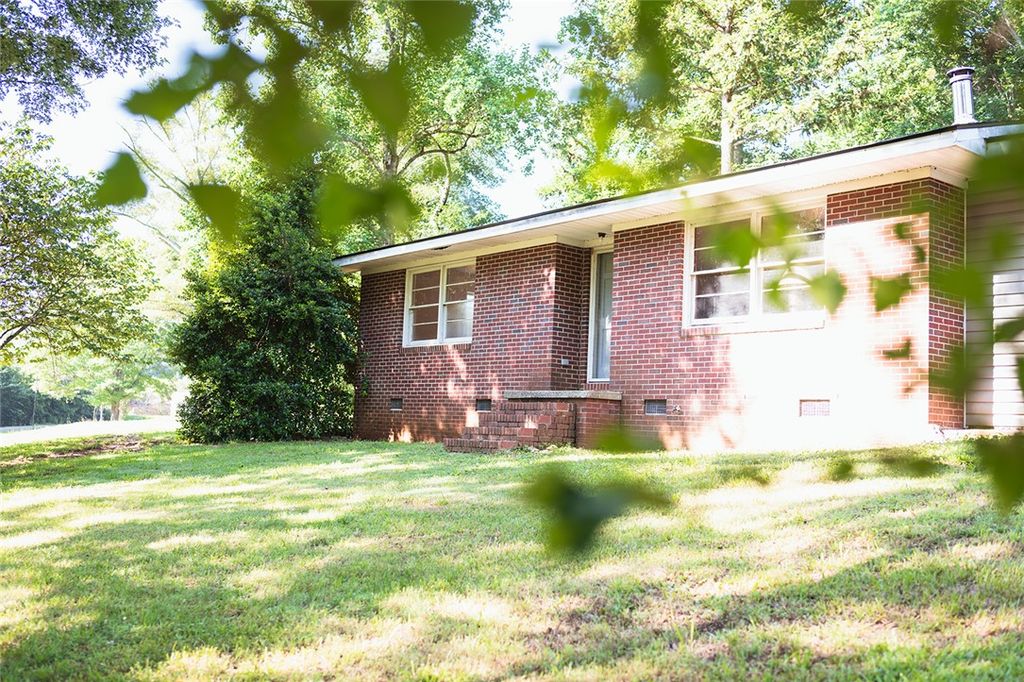209 Cleveland Pike Road, Westminster, SC 29693