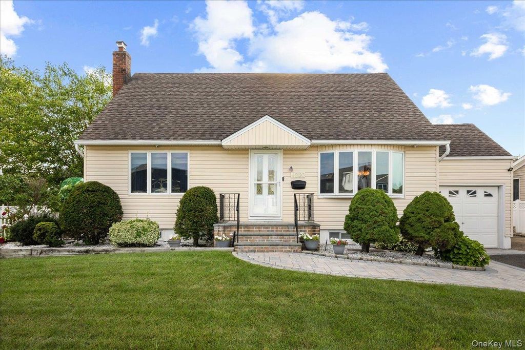 4060 Maywood Drive, Seaford, NY 11783 — exterior