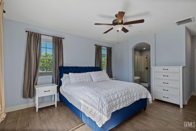 5308 Village Green Lane, Bakersfield, CA 93306