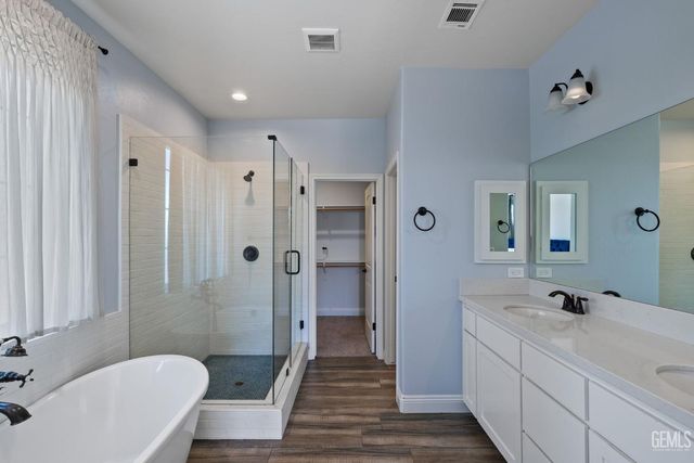 5308 Village Green Lane, Bakersfield, CA 93306