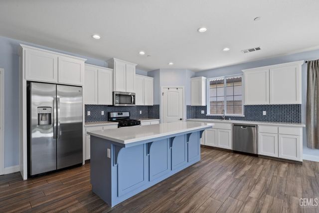 5308 Village Green Lane, Bakersfield, CA 93306