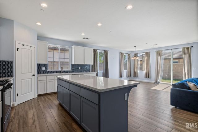 5308 Village Green Lane, Bakersfield, CA 93306