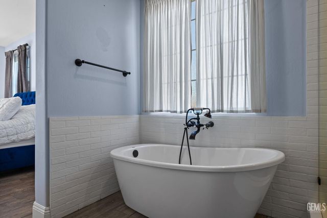 5308 Village Green Lane, Bakersfield, CA 93306