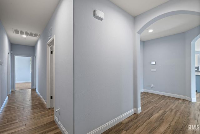 5308 Village Green Lane, Bakersfield, CA 93306