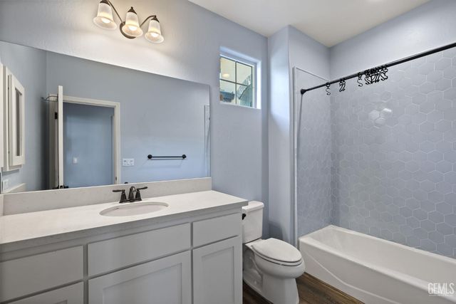 5308 Village Green Lane, Bakersfield, CA 93306