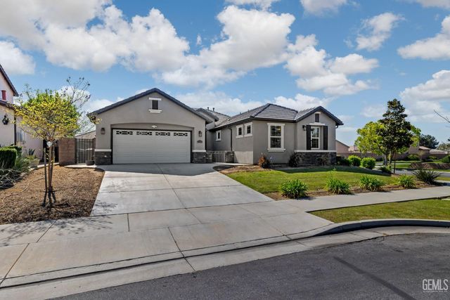 5308 Village Green Lane, Bakersfield, CA 93306