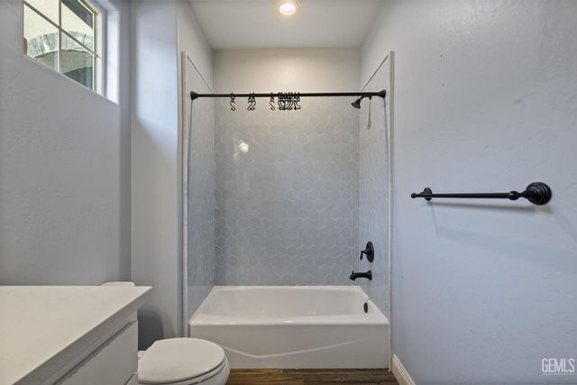 5308 Village Green Lane, Bakersfield, CA 93306