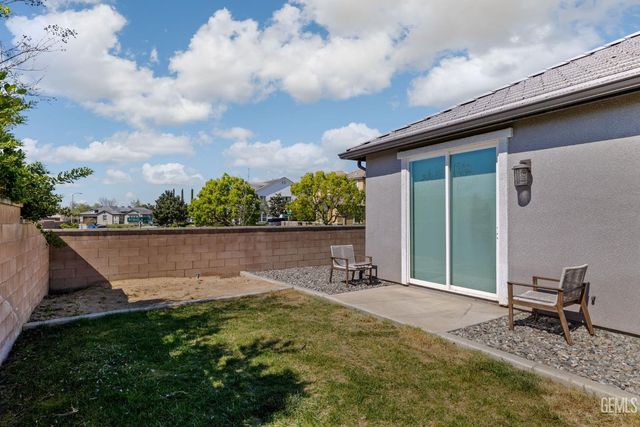 5308 Village Green Lane, Bakersfield, CA 93306