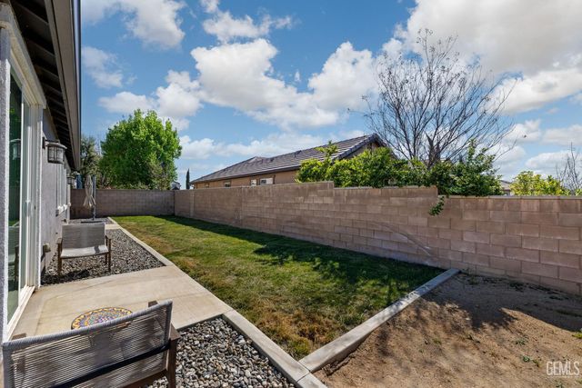 5308 Village Green Lane, Bakersfield, CA 93306