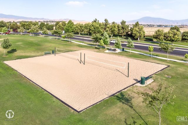 5308 Village Green Lane, Bakersfield, CA 93306