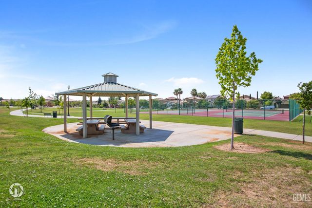 5308 Village Green Lane, Bakersfield, CA 93306