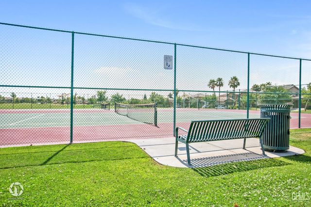 5308 Village Green Lane, Bakersfield, CA 93306