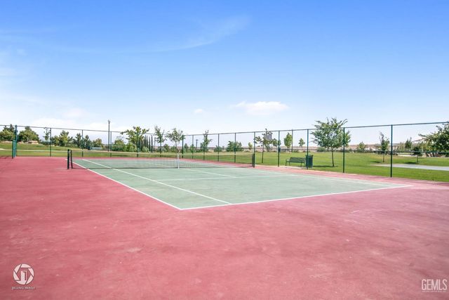 5308 Village Green Lane, Bakersfield, CA 93306