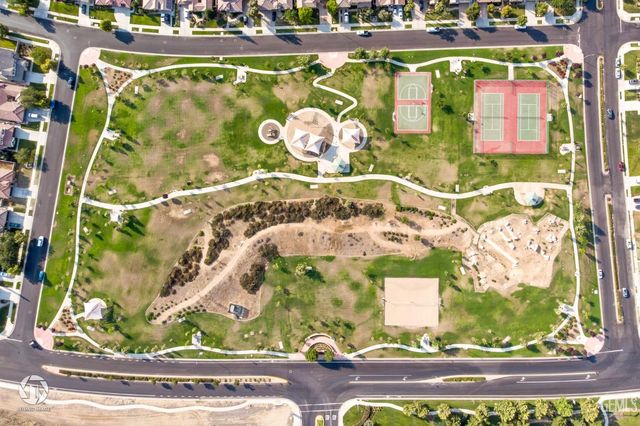 5308 Village Green Lane, Bakersfield, CA 93306