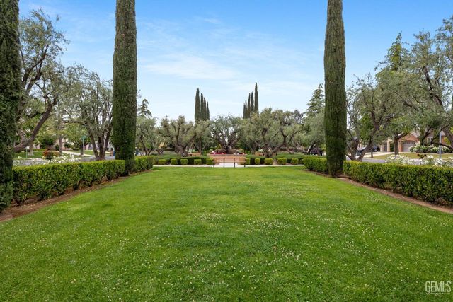 5308 Village Green Lane, Bakersfield, CA 93306