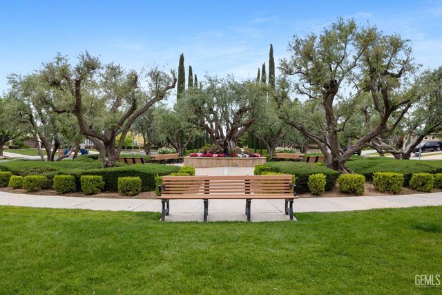 5308 Village Green Lane, Bakersfield, CA 93306