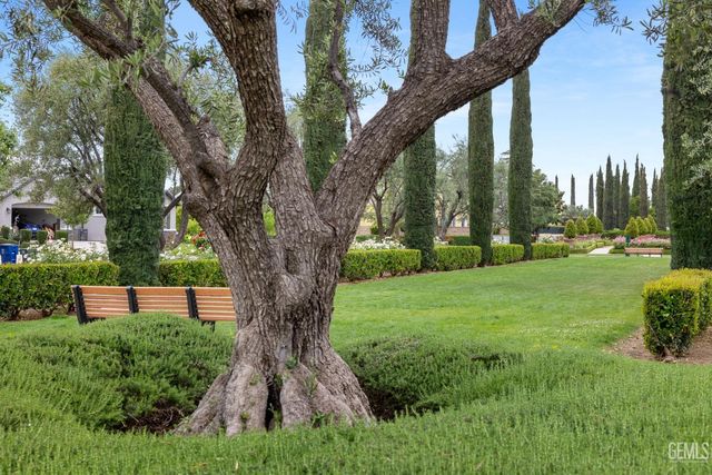 5308 Village Green Lane, Bakersfield, CA 93306