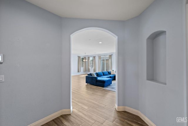 5308 Village Green Lane, Bakersfield, CA 93306