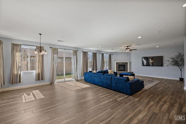 5308 Village Green Lane, Bakersfield, CA 93306