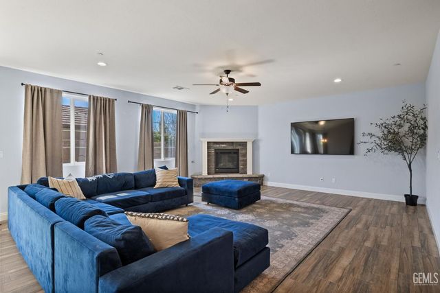 5308 Village Green Lane, Bakersfield, CA 93306