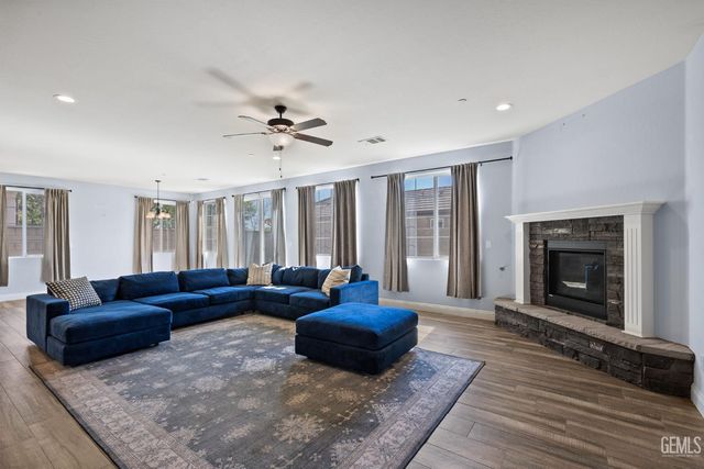 5308 Village Green Lane, Bakersfield, CA 93306