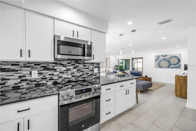 111 WHISPERING SANDS CIRCLE V38, Sarasota, FL 34242