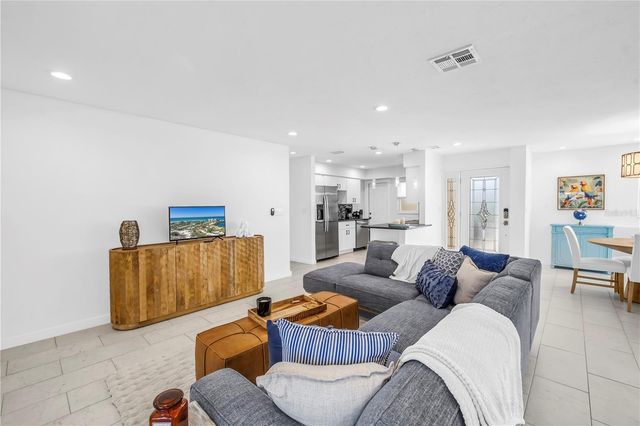 111 WHISPERING SANDS CIRCLE V38, Sarasota, FL 34242