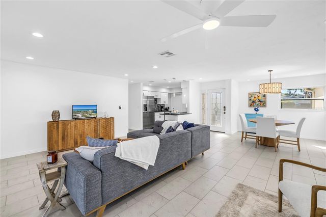 111 WHISPERING SANDS CIRCLE V38, Sarasota, FL 34242