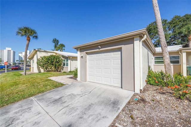 111 WHISPERING SANDS CIRCLE V38, Sarasota, FL 34242
