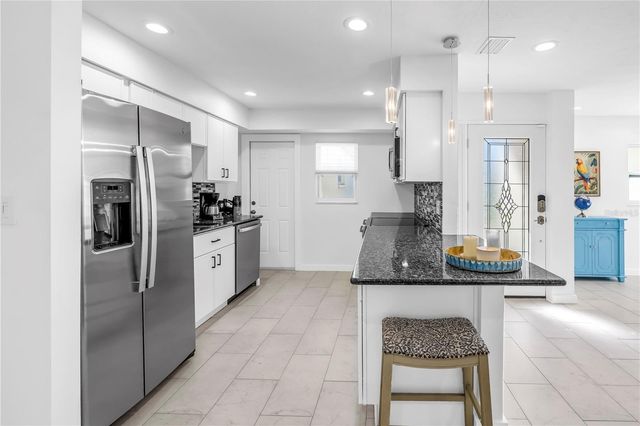 111 WHISPERING SANDS CIRCLE V38, Sarasota, FL 34242