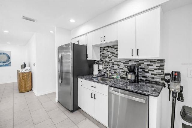 111 WHISPERING SANDS CIRCLE V38, Sarasota, FL 34242