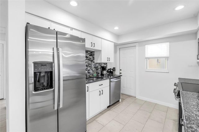 111 WHISPERING SANDS CIRCLE V38, Sarasota, FL 34242