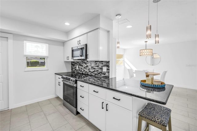 111 WHISPERING SANDS CIRCLE V38, Sarasota, FL 34242