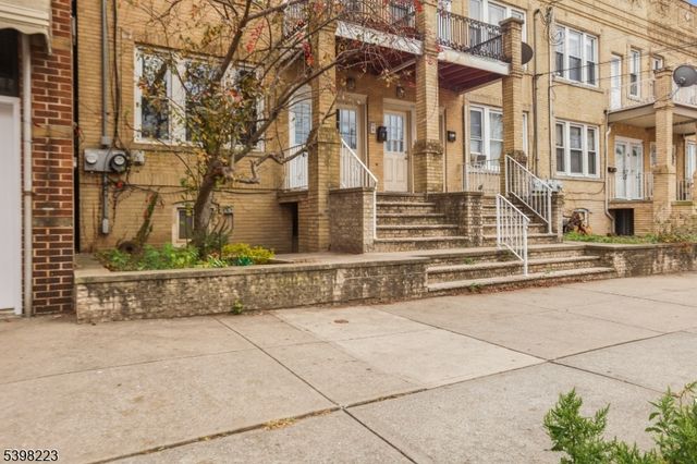 426 Kennedy Blvd, Bayonne City, NJ 07002