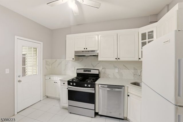 426 Kennedy Blvd, Bayonne City, NJ 07002