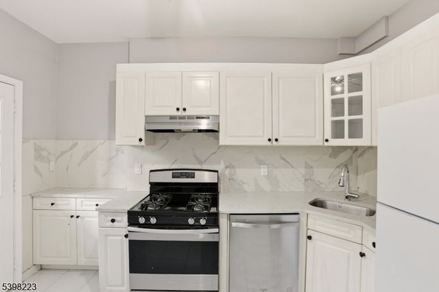 426 Kennedy Blvd, Bayonne City, NJ 07002