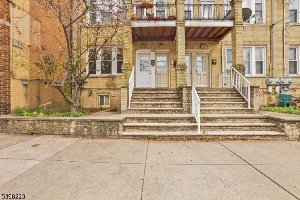 426 Kennedy Blvd, Bayonne City, NJ 07002