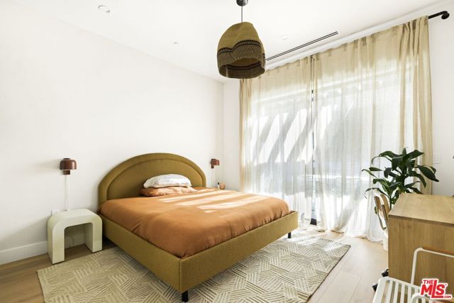 6310 Mirror Lake Drive, Los Angeles, CA 90068