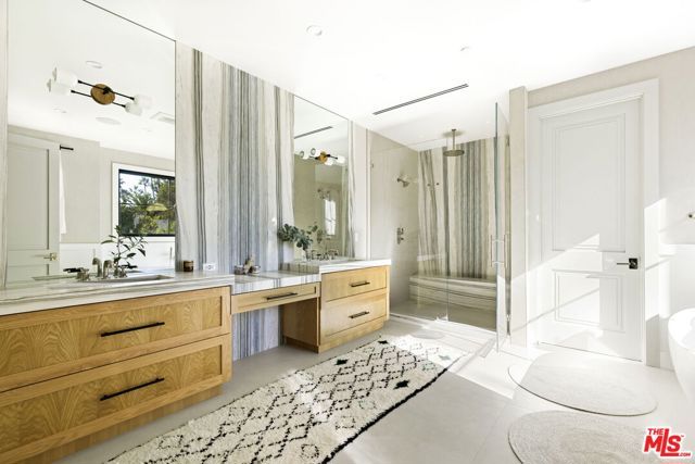 6310 Mirror Lake Drive, Los Angeles, CA 90068