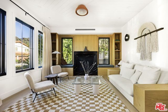 6310 Mirror Lake Drive, Los Angeles, CA 90068