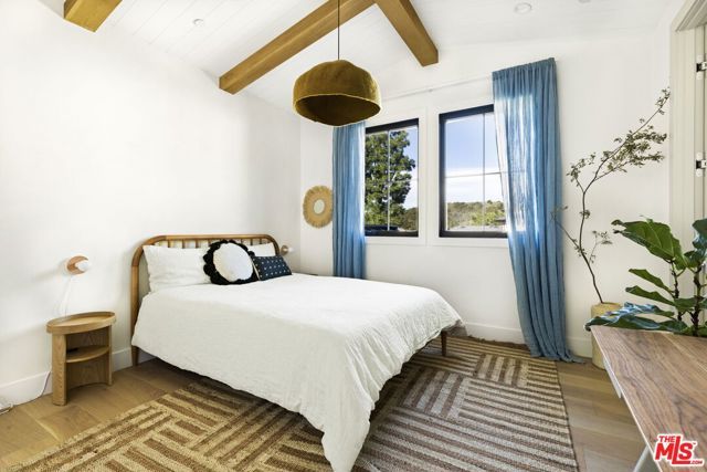 6310 Mirror Lake Drive, Los Angeles, CA 90068