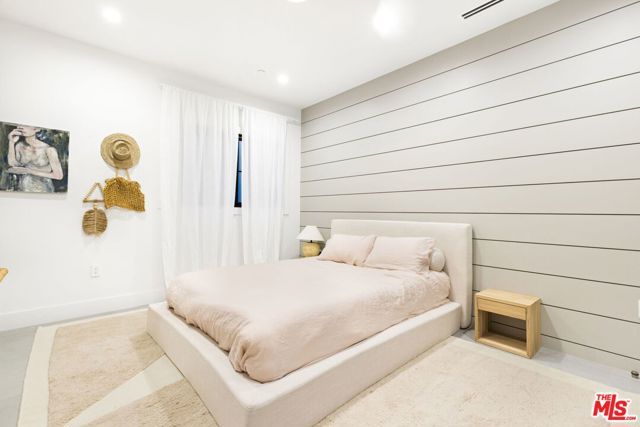 6310 Mirror Lake Drive, Los Angeles, CA 90068