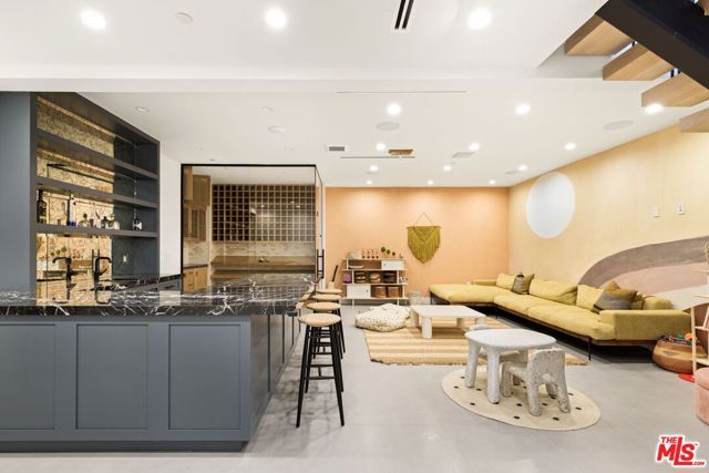 6310 Mirror Lake Drive, Los Angeles, CA 90068