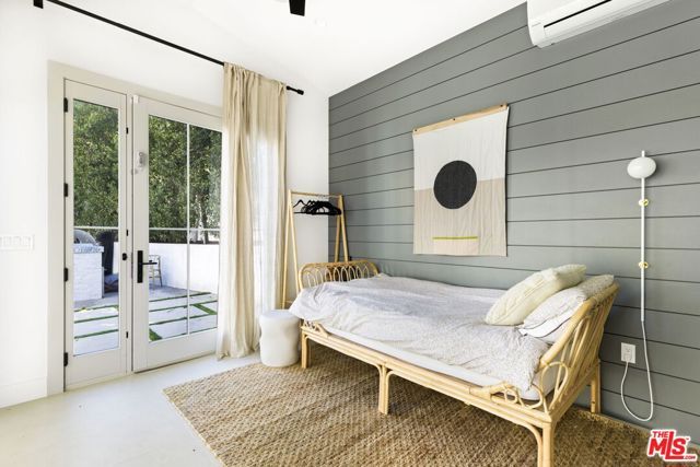 6310 Mirror Lake Drive, Los Angeles, CA 90068