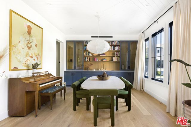 6310 Mirror Lake Drive, Los Angeles, CA 90068