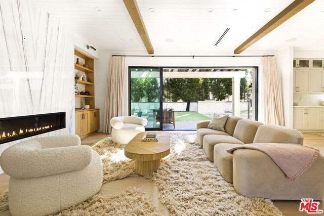 6310 Mirror Lake Drive, Los Angeles, CA 90068