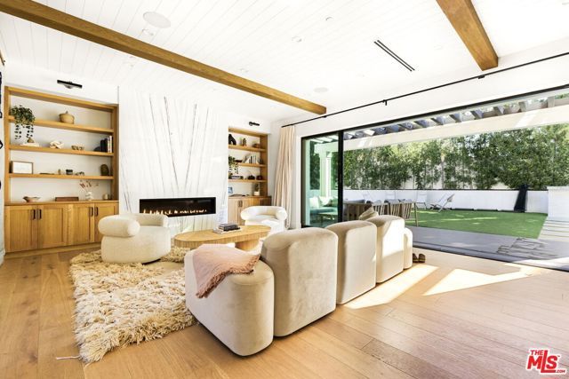 6310 Mirror Lake Drive, Los Angeles, CA 90068