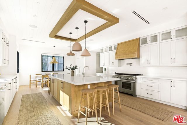 6310 Mirror Lake Drive, Los Angeles, CA 90068