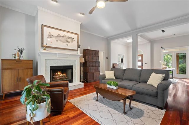 802 Lakeglen Drive, Suwanee, GA 30024